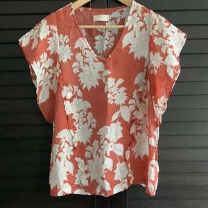 Ruffled V-beck Blouse